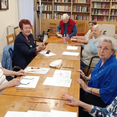Bilaterális rajzolás a zuglói Hangulat Festő Klubban