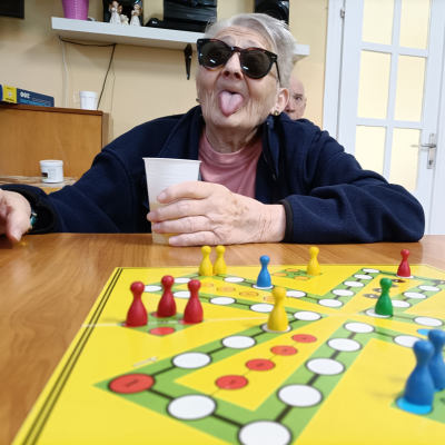 Társasjáték középiskolásokkal Mátyás téren